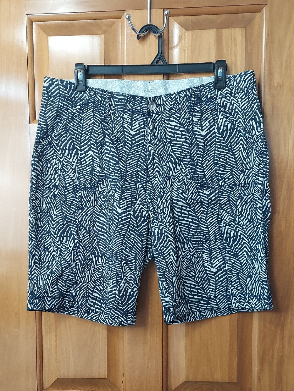 Lee Women's Blue and Tan Bermudas Comfortable Stretchy Shorts Size 18W, Like New